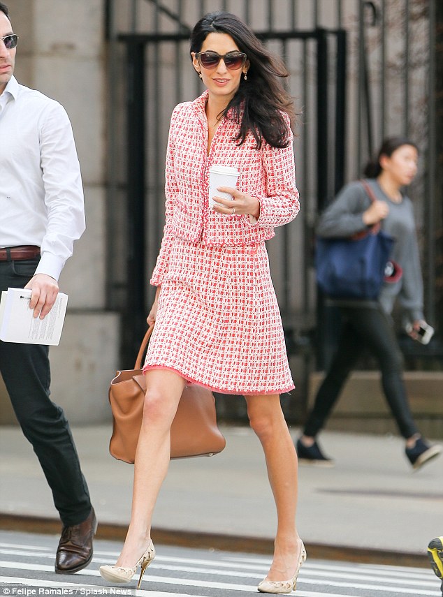 279D285000000578-3041197-Pretty_in_pink_Amal_Clooney_stunned_in_a_conservative_chic_ensem-a-23_1429159851110