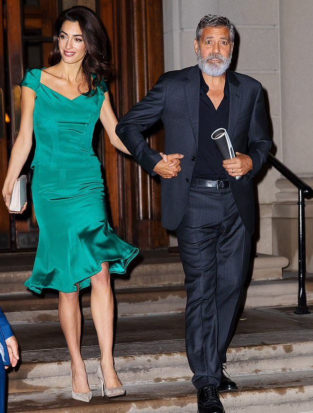 19187714-7527417-Close_of_evening_George_and_Amal_could_also_be_spotted_holding_h-a-44_1570005553533